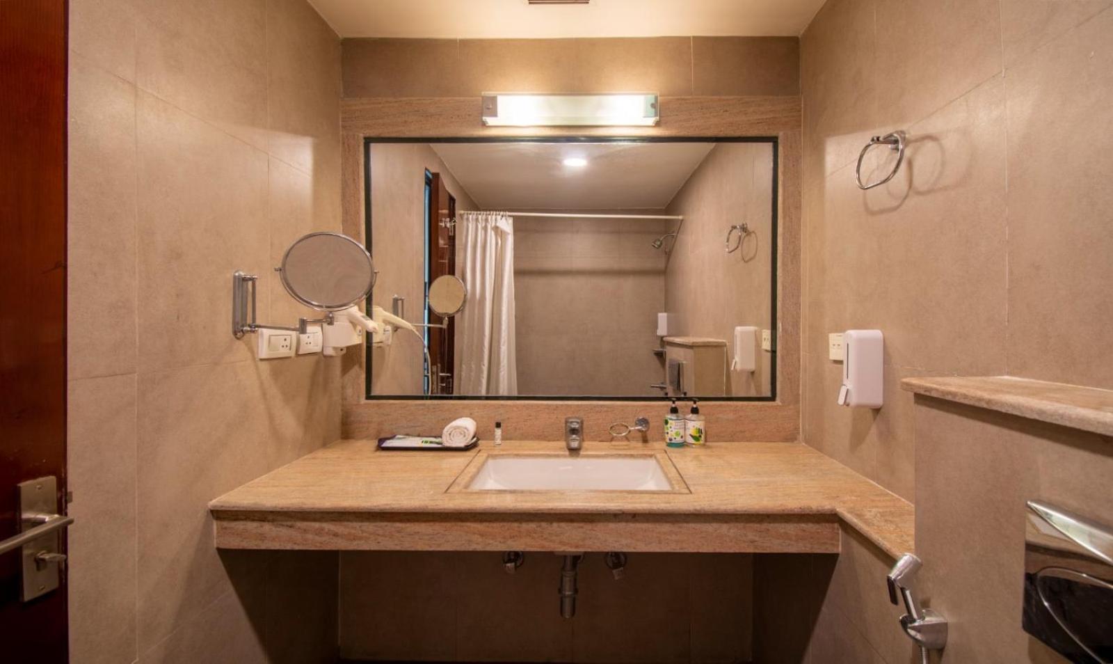 Hotel Hi Life Dx New Delhi